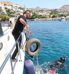 Akyarlar ’da Denizden 850 Kg Atık Çıkarıldı