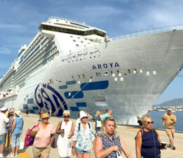 “Aroya” 2 bin 59 yolcu ile Bodrum’da