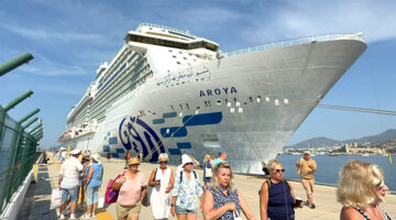 “Aroya” 2 bin 59 yolcu ile Bodrum’da