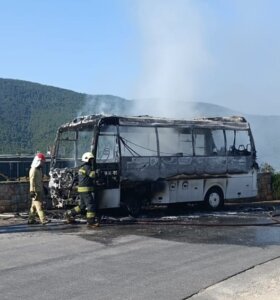 Midibüs yanarak kullanılamaz hale geldi