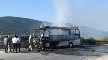 Midibüs yanarak kullanılamaz hale geldi
