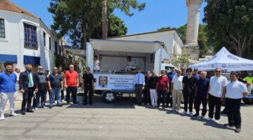 Polis meslektaşı olan ağabeyi için lokma döktürdü