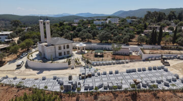 Çamlık Cami Önü Meydanı Düzenleniyor
