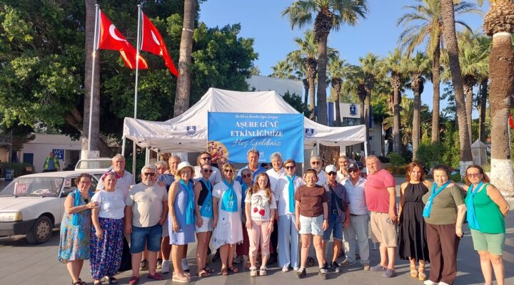 İyi Parti Bodrum’dan vatandaşa aşure ikramı