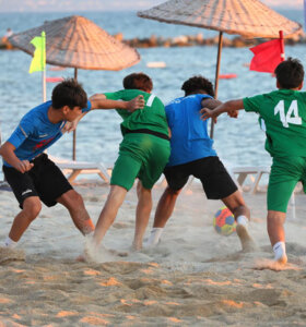 1.⁠ ⁠Günbatımı Çocuk Plaj Futbol Şenliği Başladı