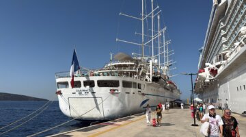 Bodrum’a iki yolcu gemisi demirledi