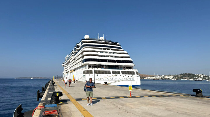 “Seven Seas Splendor” Bodrum’da
