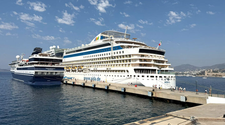 Bodrum’a 2 gemi 2 bin 746 yolcu ile geldi