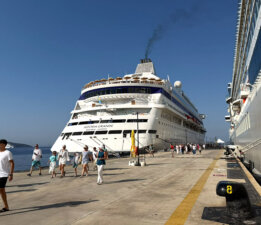 Bodrum’a iki gemi birden geldi