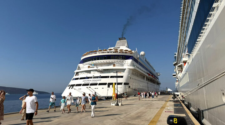 Bodrum’a iki gemi birden geldi