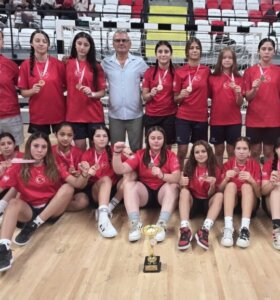 Yalıkavakspor’un gençleri Muğla’yı Türkiye kürsüsüne taşıdı