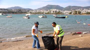 Dünya Temizlik Günü’nde Gümbet Sahili Temizlendi