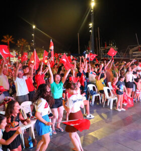 Zafer Coşkusu Bodrum Meydanlarında Yaşandı