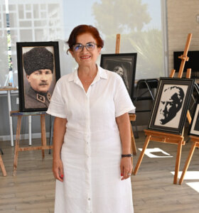 Atatürk sevgisiyle ilmek ilmek işliyor