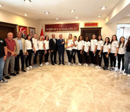 Yalıkavakspor kupa sevincini Kaymakamla paylaştı
