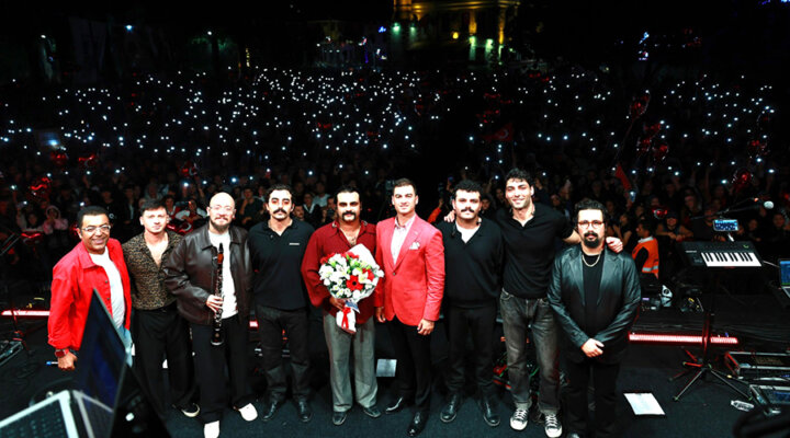 Bodrum’da Yer Gök Kırmızı Beyaz