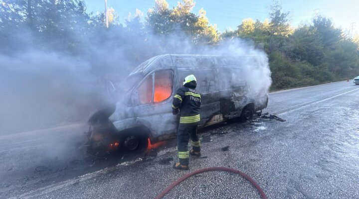 Okul Servisi Alevlere Teslim Oldu!